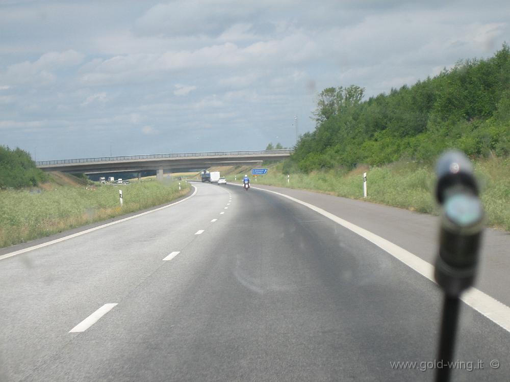 IMG_0065.JPG - Poliziotto svedese sull'autostrada (ai regolamentari 110 km/h)