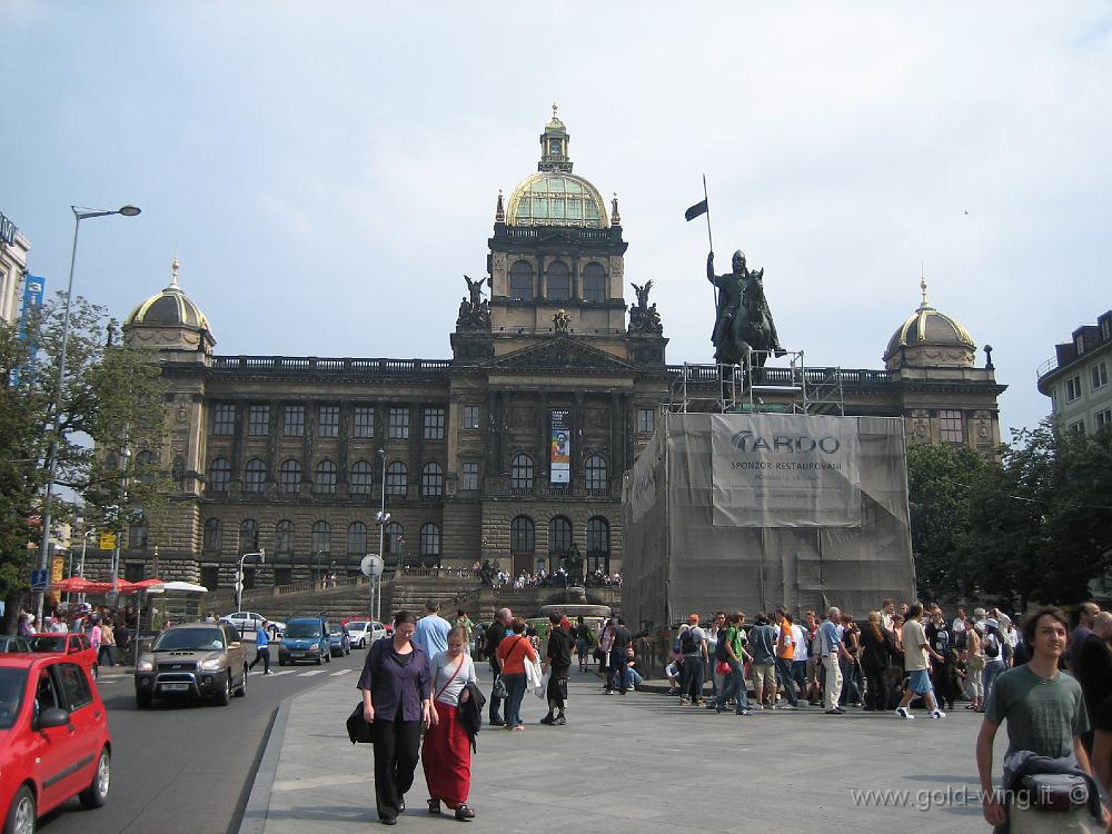 IMG_0369.JPG - Praga: piazza San Venceslao, il museo nazionale (Narodni Museum)