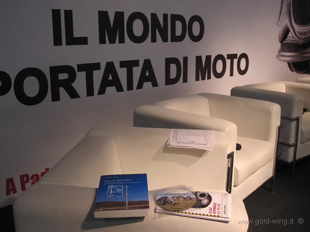 IMG_0017.JPG - Intervista nel padiglione 1: "Il mondo a portata di moto": presento il libro e il dvd