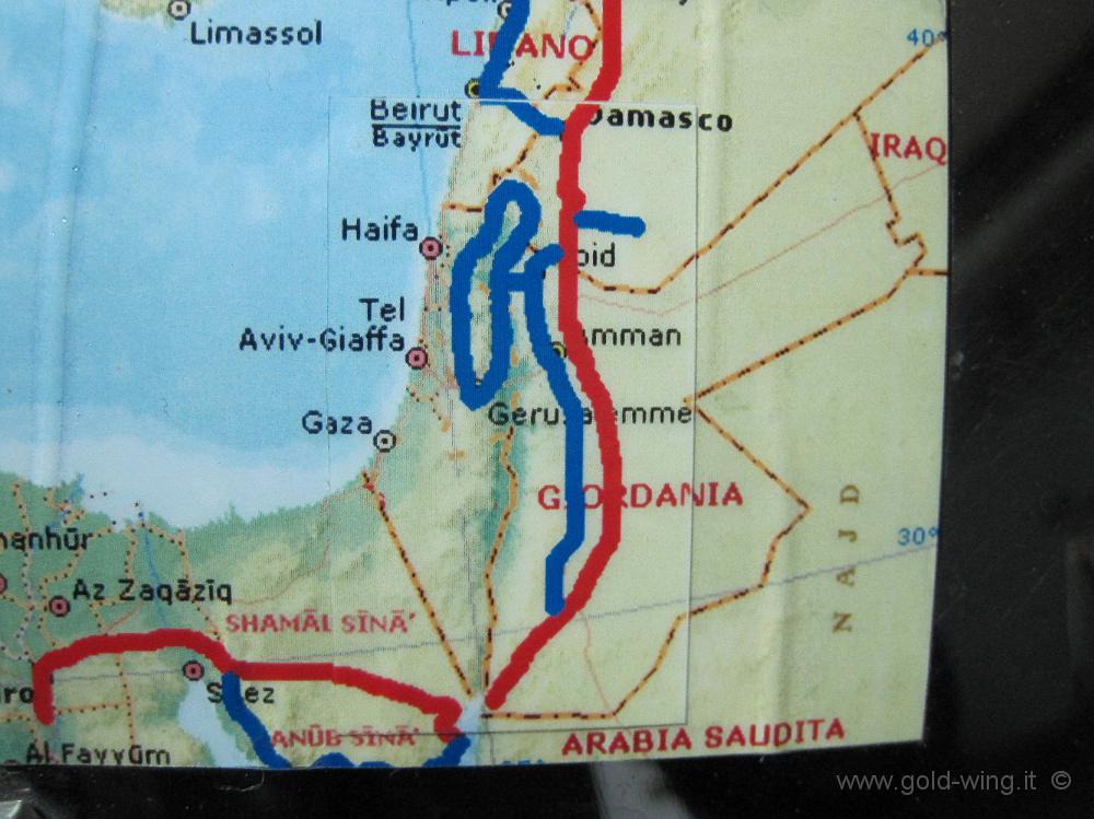 IMG_0007.JPG - La mappa del percorso, con l'adesivo (removibile) dell'attraversamento di Israele (da non mostrare ai siriani)