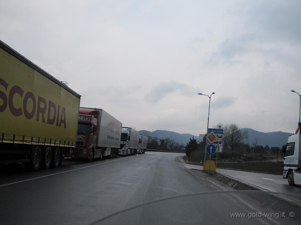 IMG_0082.JPG - Lunga fila di camion al confine Serbia-Bulgaria