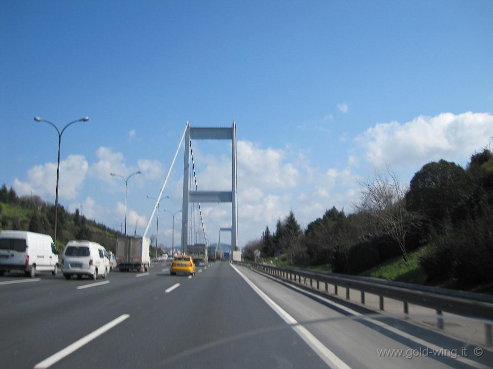 IMG_0109.JPG - Istanbul, ponte Ataturk (sul Bosforo, per entrare in Asia)