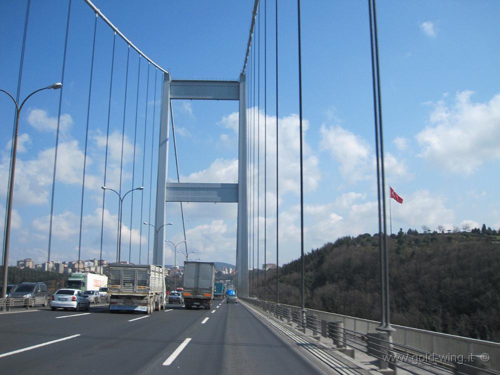 IMG_0113.JPG - Istanbul, ponte Ataturk (sul Bosforo, per entrare in Asia)