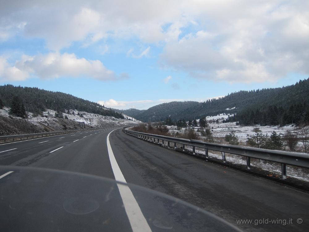 IMG_0141.JPG - Montagne a nord di Ankara, valico a m 1.600: neve tutto intorno