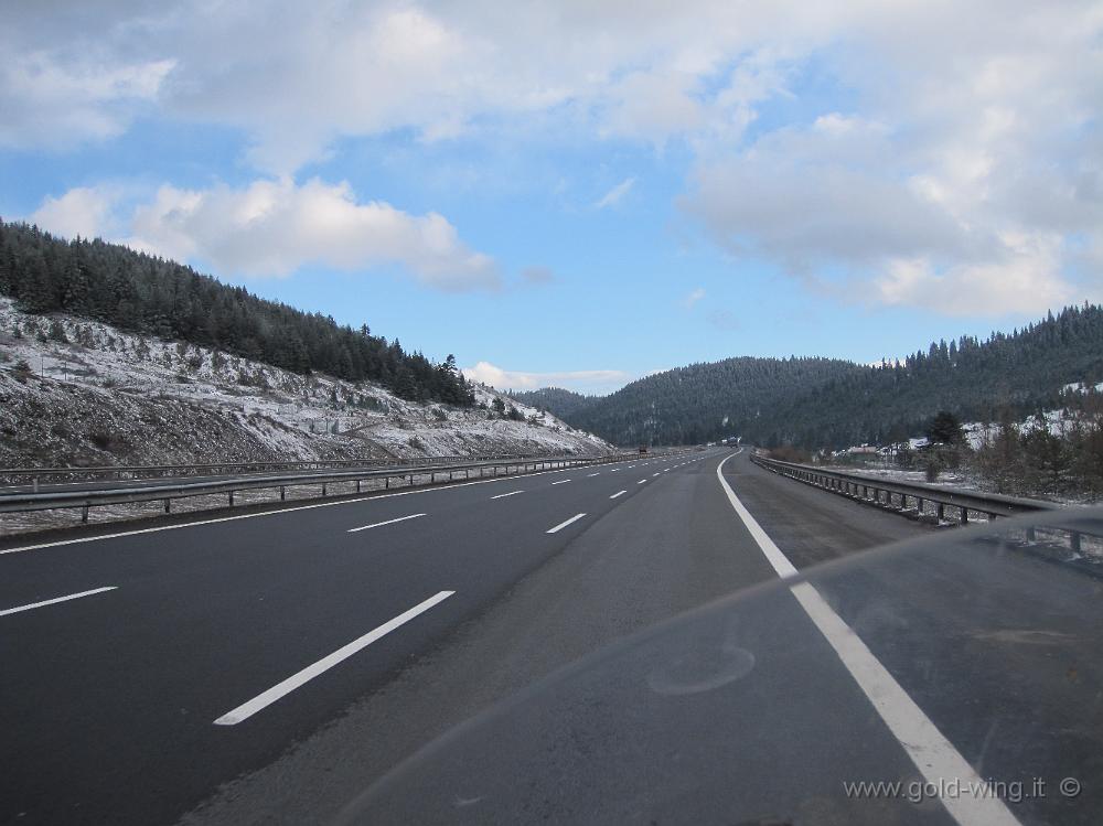 IMG_0143.JPG - Montagne a nord di Ankara, valico a m 1.600: neve tutto intorno