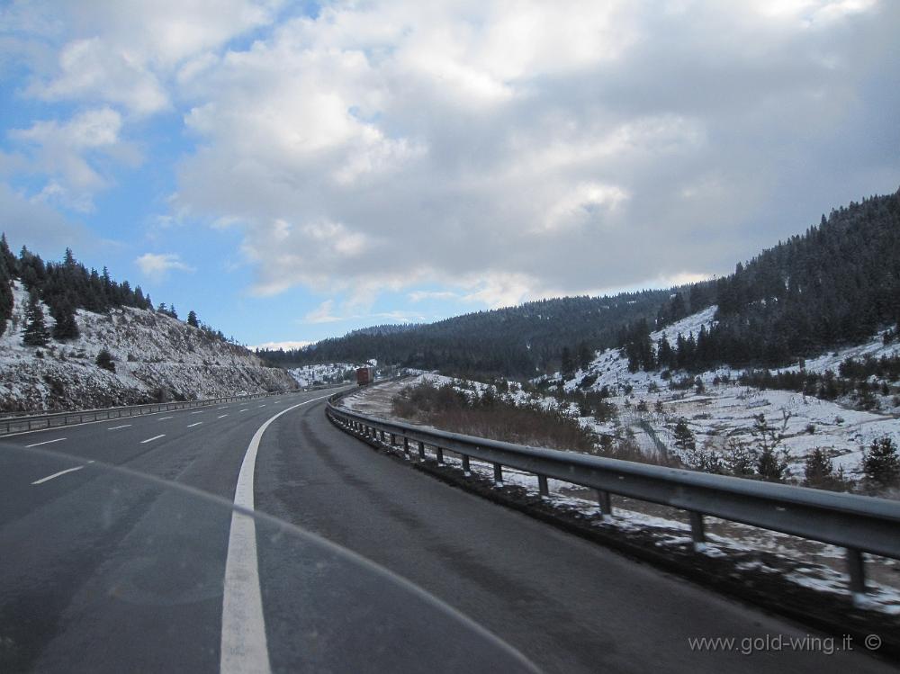 IMG_0144.JPG - Montagne a nord di Ankara, valico a m 1.600: neve tutto intorno