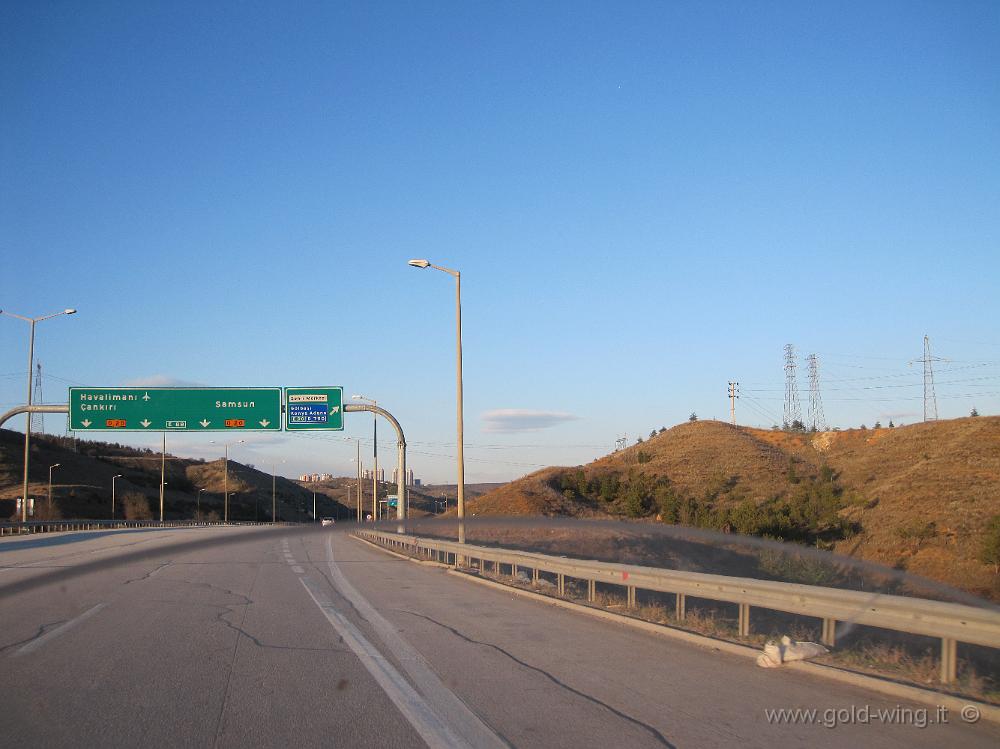 IMG_0174.JPG - Ankara: esco dall'autostrada per proseguire verso sud