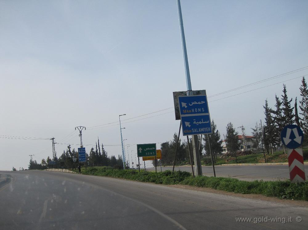 IMG_0334.JPG - Hama: l'autostrada continua verso Homs