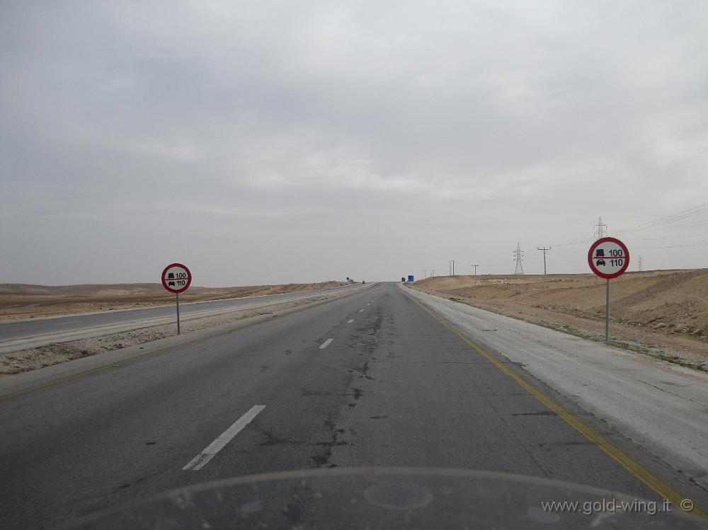 IMG_0383.JPG - Giordania: l' "Autostrada del deserto": limiti di velocità differenziati