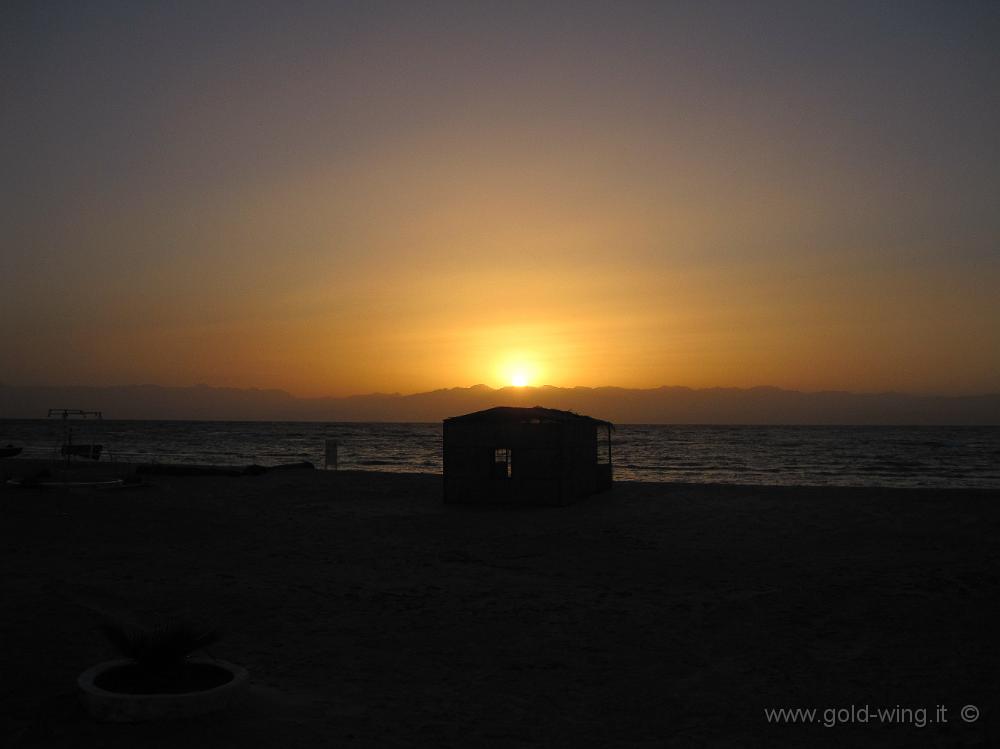 IMG_0546.JPG - Alba a Bir el Suweir (tra Nuweiba e Taba), Sinai, golfo di Aqaba