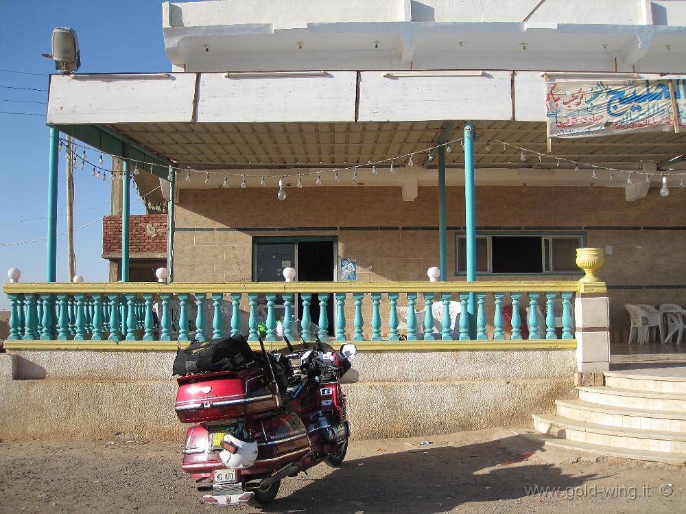 IMG_0585.JPG - Sosta colazione nel deserto del Sinai