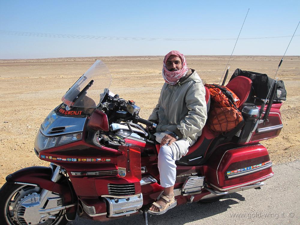 IMG_0609.JPG - Deserto del Sinai: beduino sulla mia moto