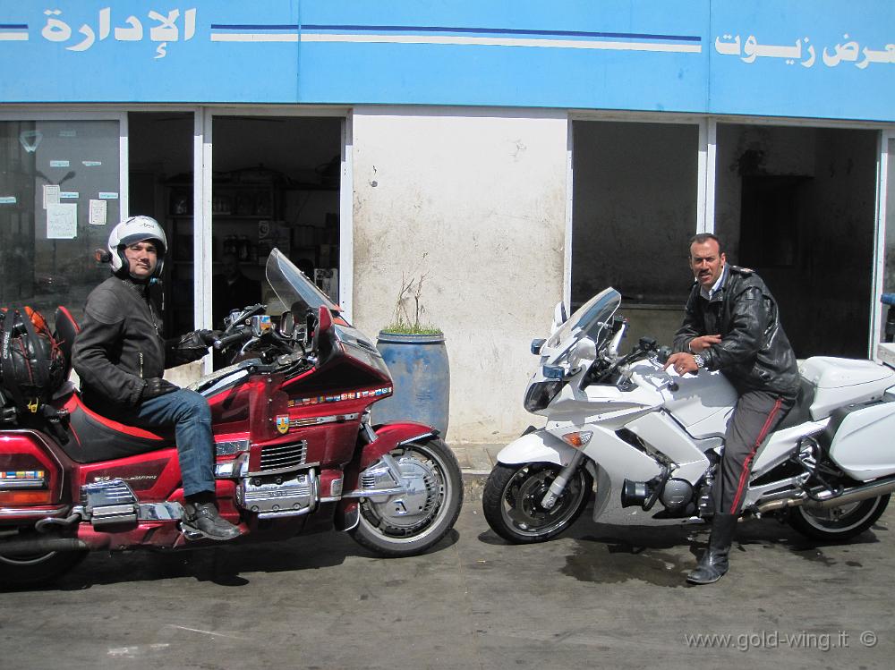 IMG_0639.JPG - Il Cairo: incontro con un poliziotto motociclista egiziano