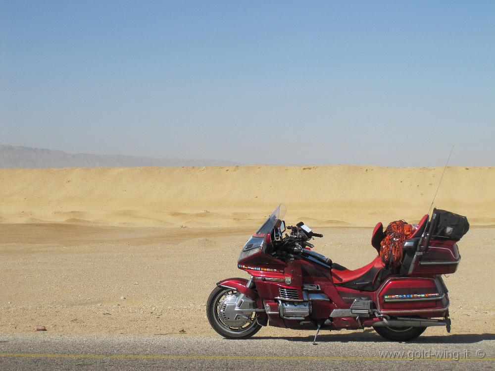 IMG_0807.JPG - Davanti alle dune del canale di Suez (lato Sinai)