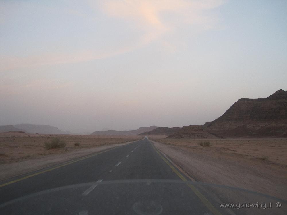 IMG_1065.JPG - La strada per il Wadi Rum