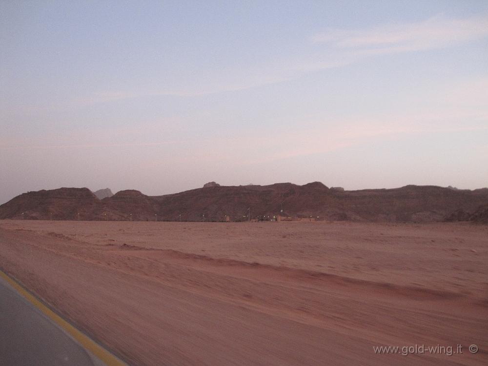 IMG_1071.JPG - La strada per il Wadi Rum