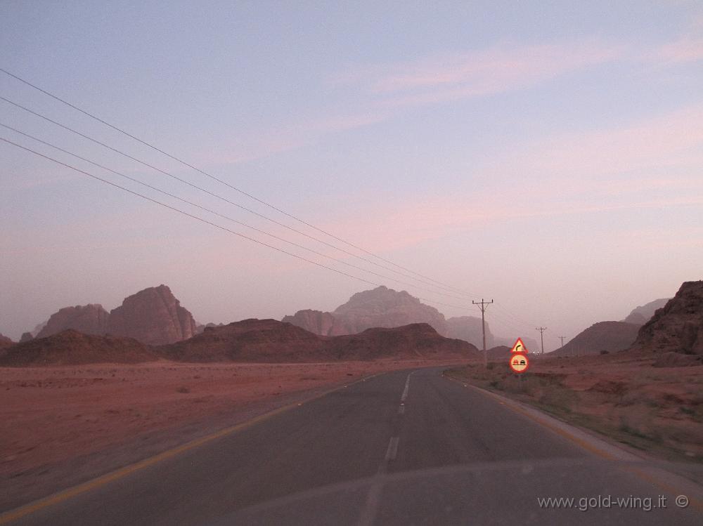 IMG_1074.JPG - La strada per il Wadi Rum