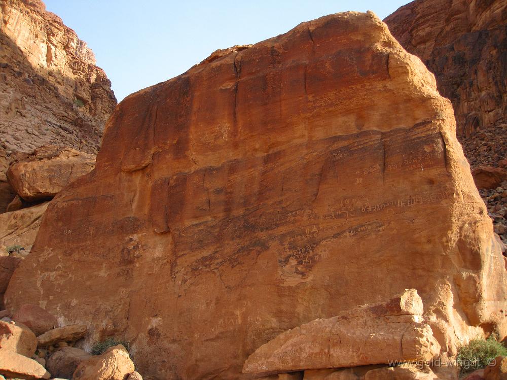 IMG_1116.JPG - Wadi Rum, presso la sorgente di Lawrence: antiche iscrizioni