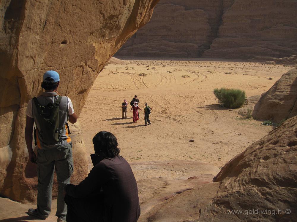 IMG_1188.JPG - Wadi Rum, dal ponte di roccia di Burdah: turisti francesi