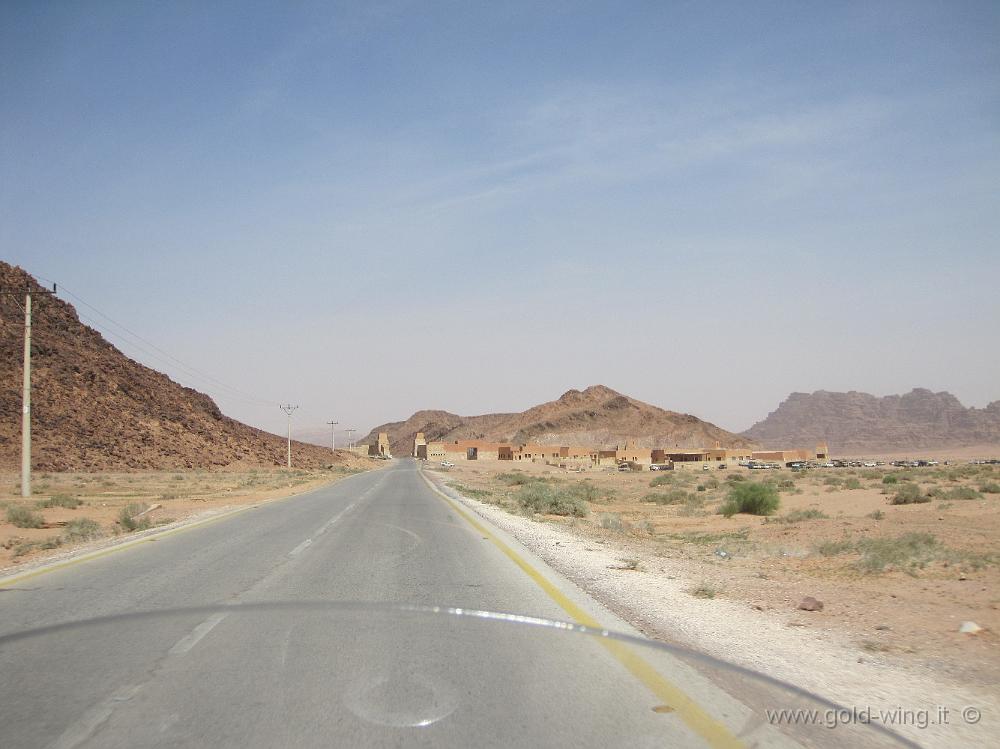 IMG_1304.JPG - Uscita dal Wadi Rum: il centro visitatori