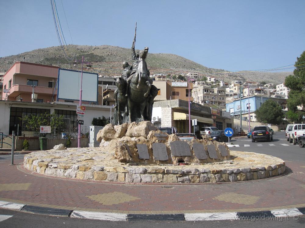 IMG_1706.JPG - Golan. Majdal Shams: statua del sultano El-Atrash (druso che guidò nel 1925 una rivolta antifrancese)