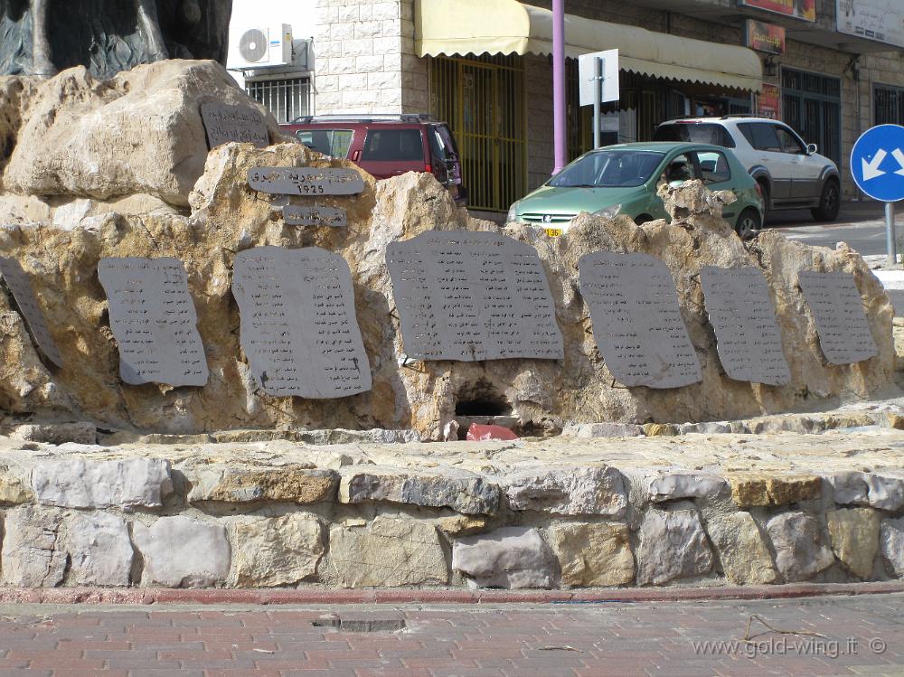 IMG_1707.JPG - Golan. Majdal Shams: statua del sultano El-Atrash (druso che guidò nel 1925 una rivolta antifrancese)