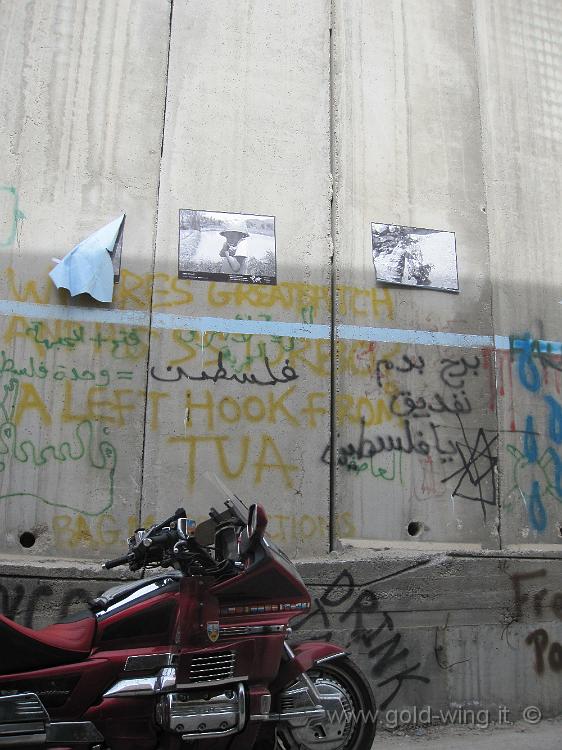 IMG_1818.JPG - Betlemma: il muro che divide i Territori Palestinesi da Israele