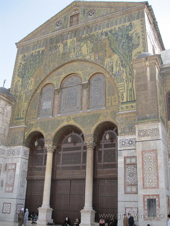 IMG_2001.JPG - Damasco, cortile della Moschea Omayyad: l'ingresso alla moschea