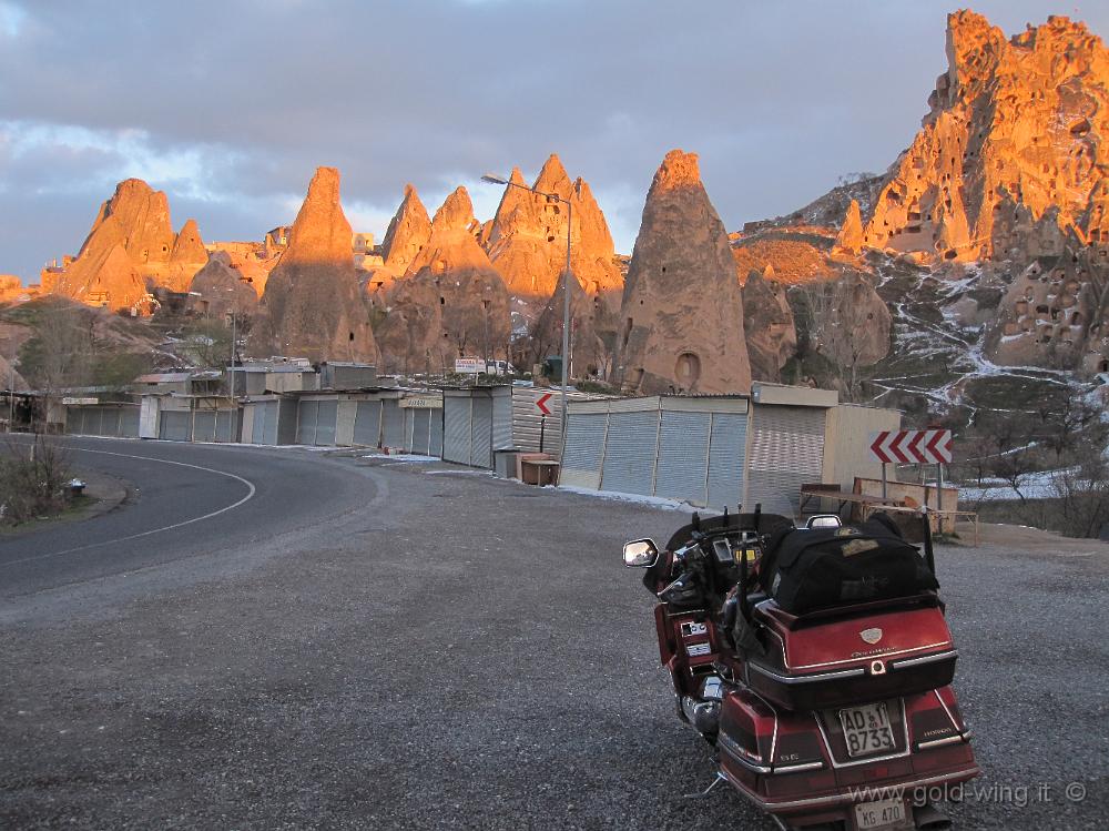 IMG_2592.JPG - Turchia: arrivo in Cappadocia al tramonto (m 1.300)