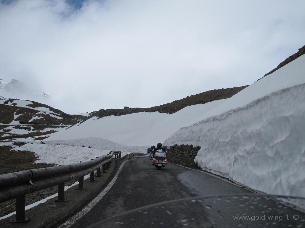 IMG_0310.JPG - Salita sul Gavia (m 2.621): uscita dalla galleria, a quota m 2.350