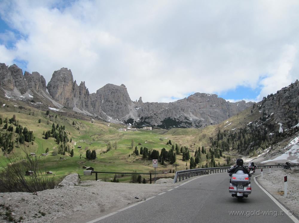 IMG_0726.JPG - Salita al Passo Gardena (m 2.121)