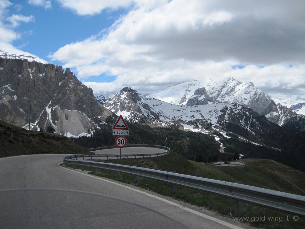 IMG_0761.JPG - Discesa dal passo Sella (m 2.213)