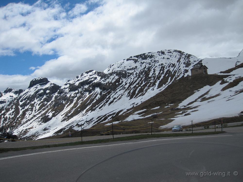 IMG_0773.JPG - Discesa dal passo Pordoi (m 2.239)