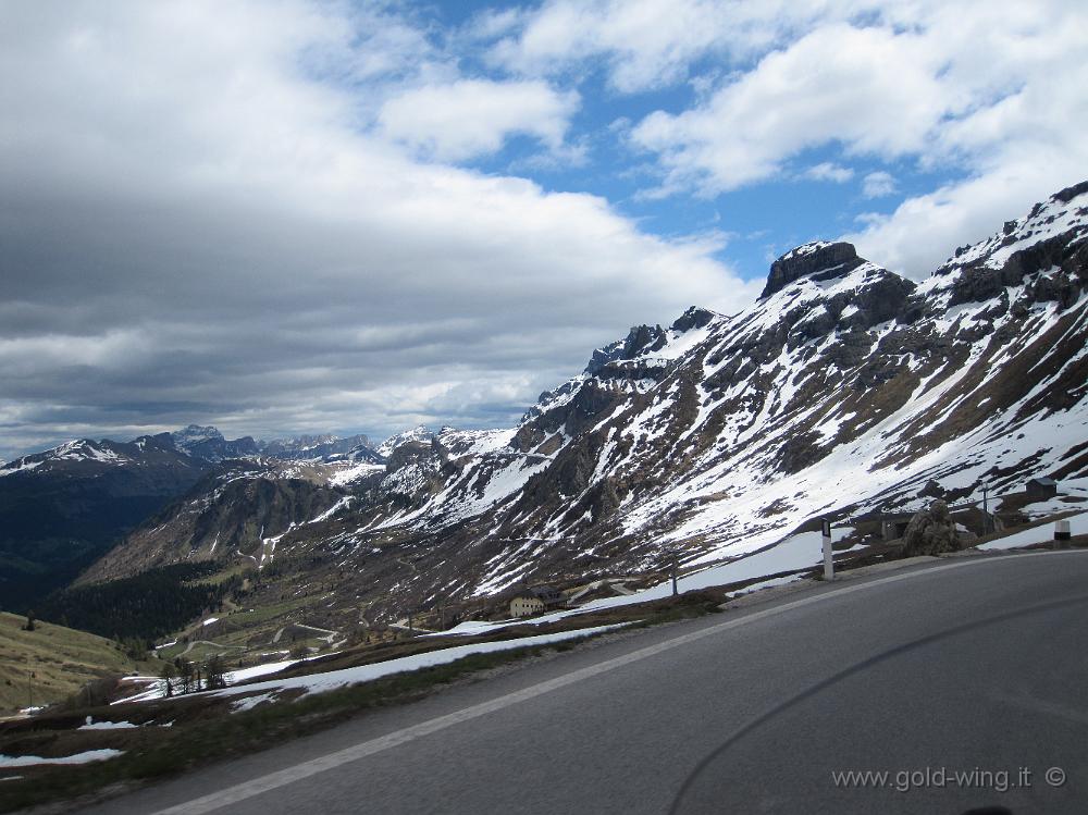 IMG_0776.JPG - Discesa dal passo Pordoi (m 2.239)