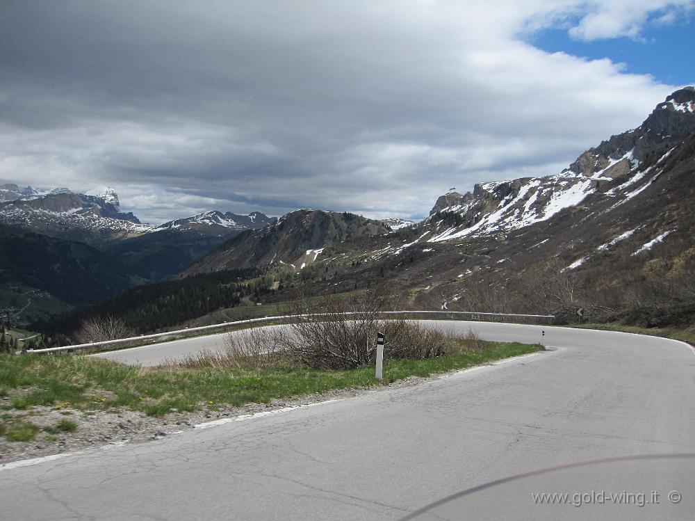 IMG_0784.JPG - Discesa dal passo Pordoi (m 2.239)