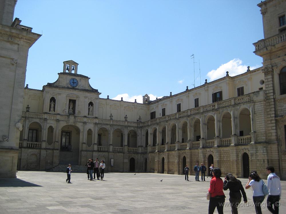 IMG_0100.JPG - Lecce, piazza del Duomo:  Palazzo vescovile