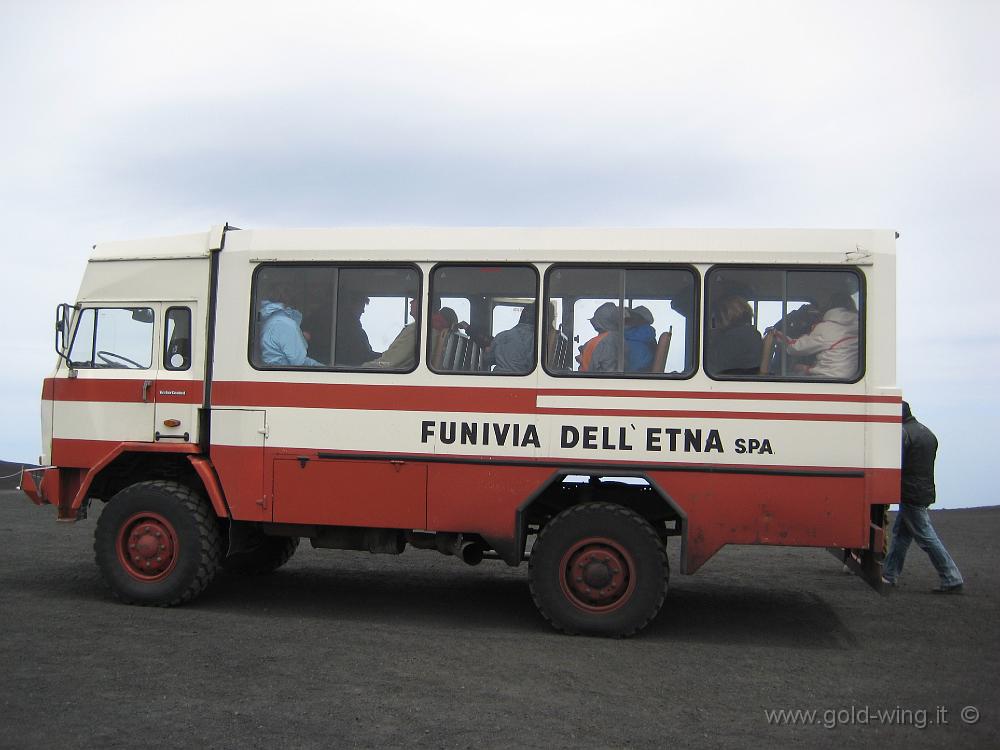 IMG_0722.JPG - Etna, Torre del Filosofo (m 2.920): rientro alla base con i fuoristrada