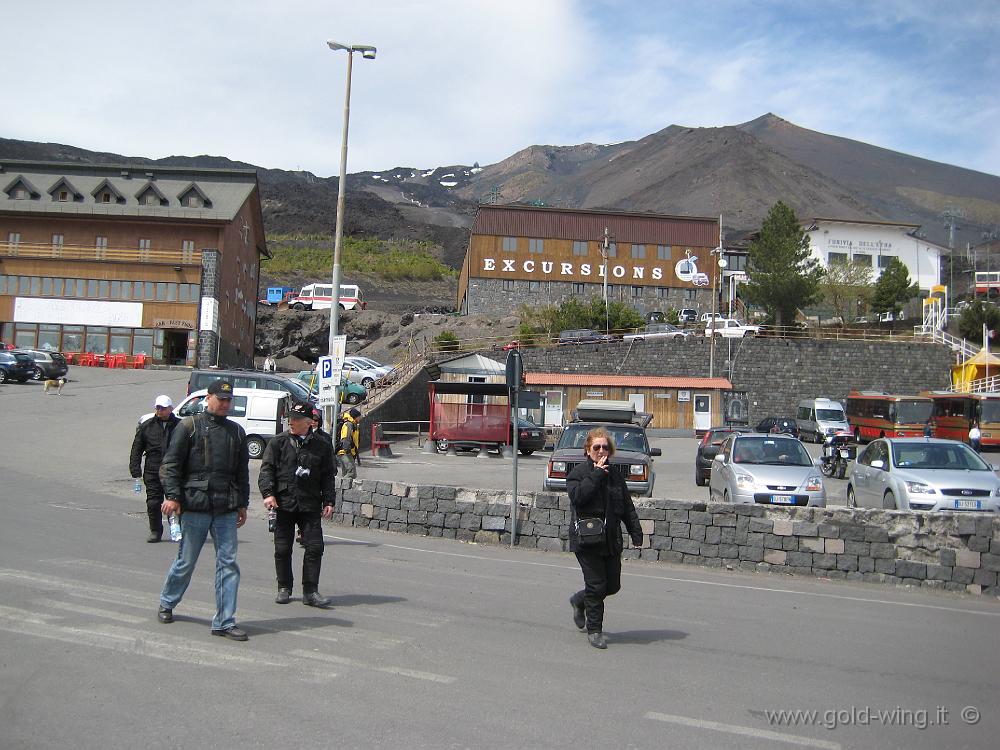 IMG_0740.JPG - Etna: il piazzale di partenza della funivia