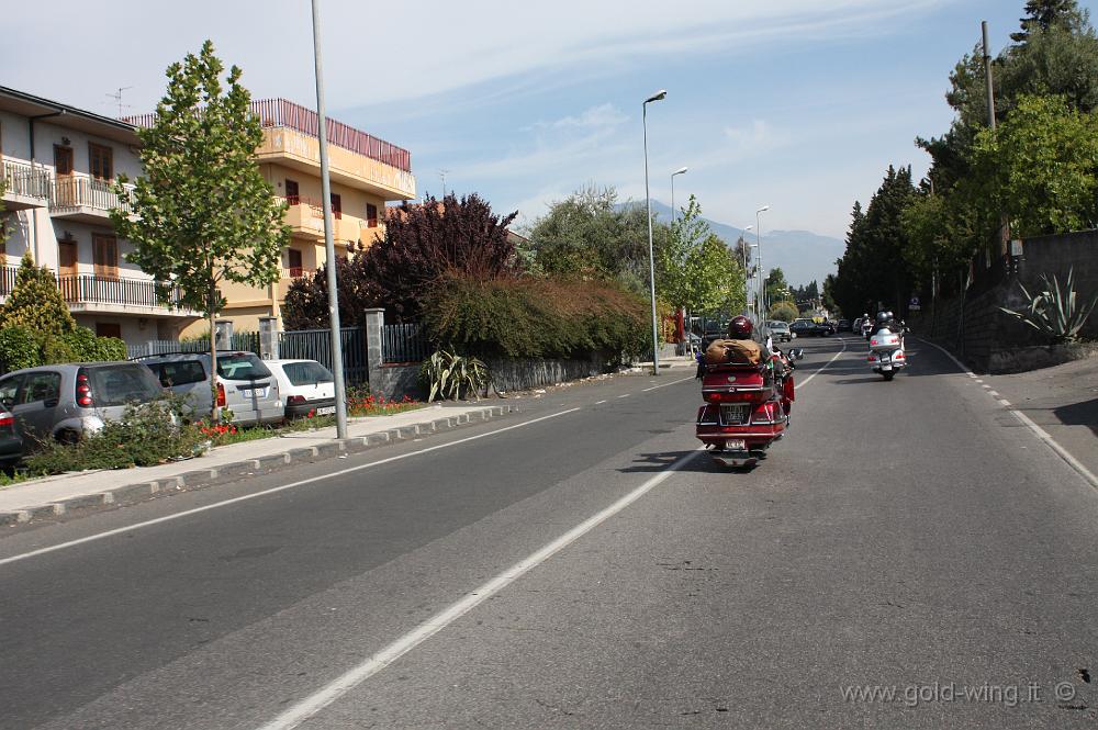 IMG_1786.jpg - Arrivo delle moto a Nicolosi