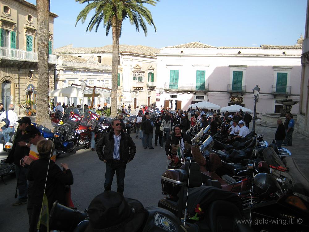 IMG_0982.JPG - Ragusa: piazza Duomo