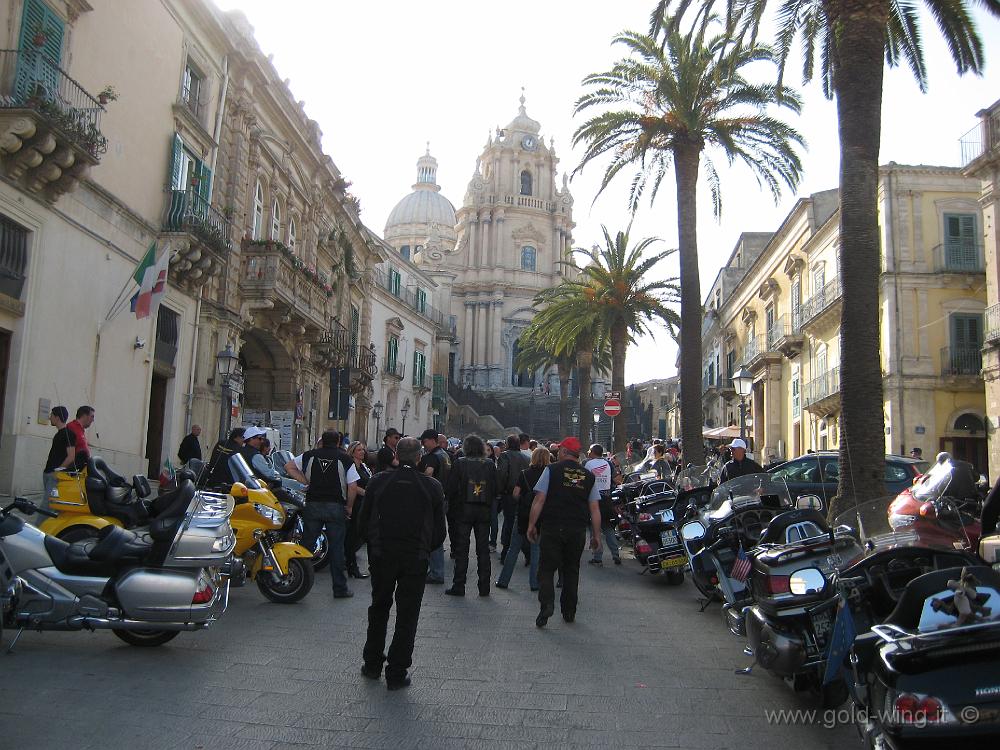 IMG_0988.JPG - Ragusa: piazza Duomo