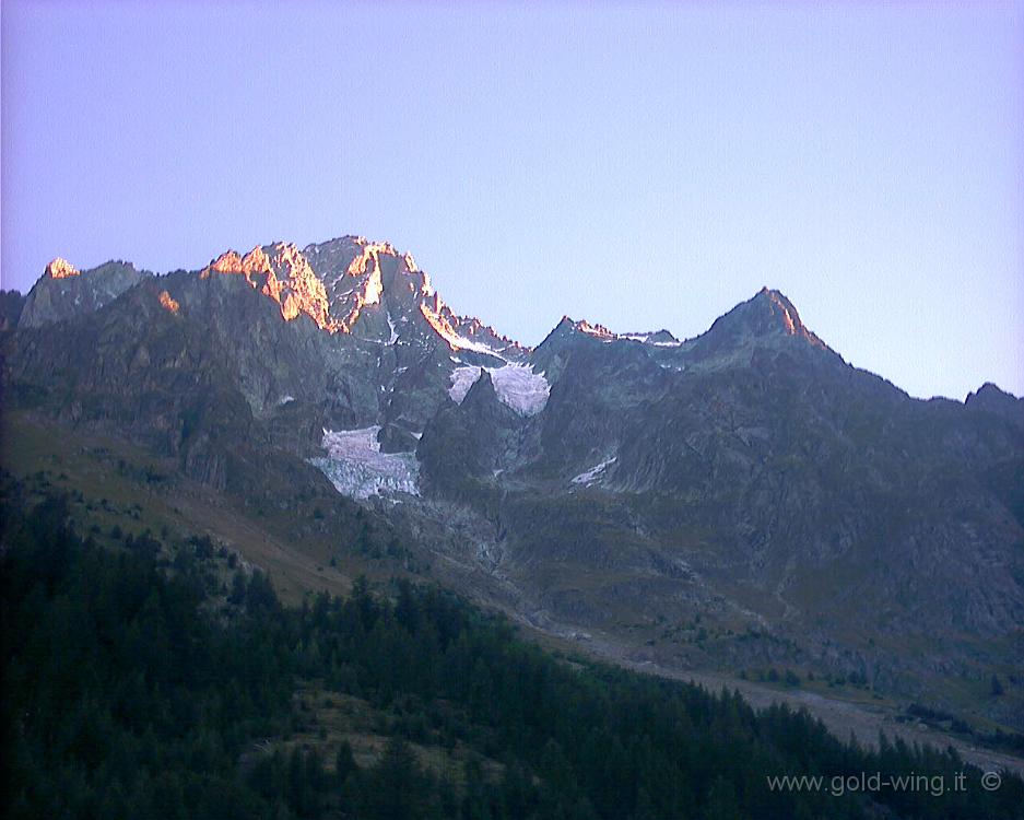 005.JPG - 18.8.2002 - Campeggio Tronchey, m 1.640, Val Ferret, M.Bianco