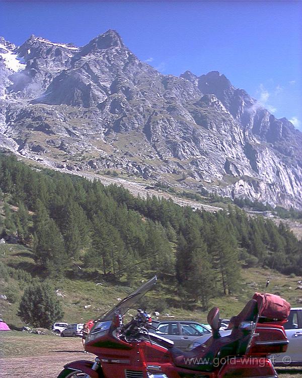 023.JPG - 18.8.2002 - Campeggio Tronchey, m 1.640, Val Ferret, M.Bianco