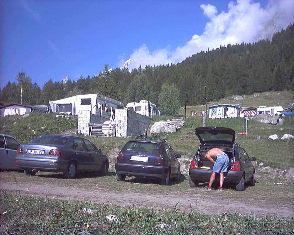 029.JPG - 18.8.2002 - Campeggio Tronchey, m 1.640, Val Ferret, M.Bianco