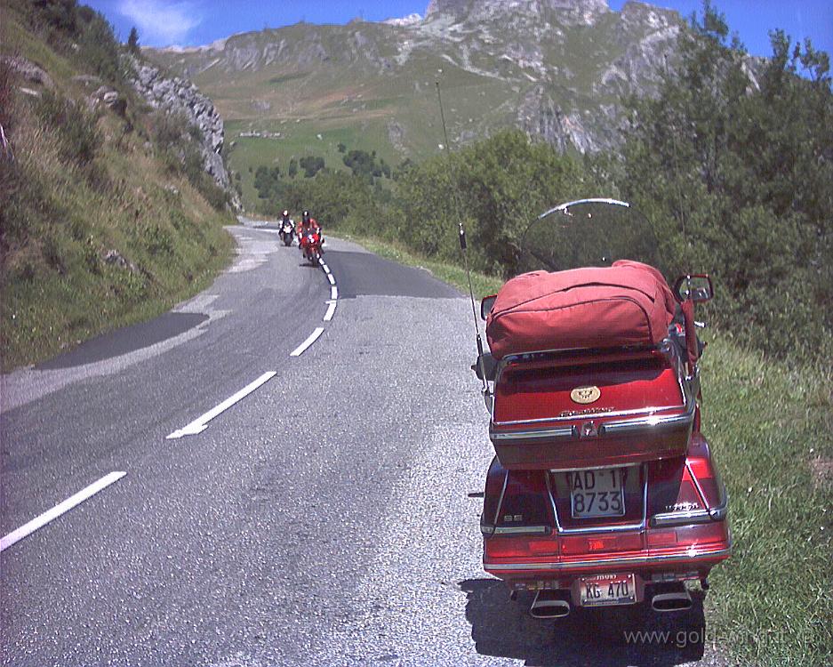 057.JPG - 18.8.2002 - Cormet de Roselend - m 1.968 - Salita - Francia