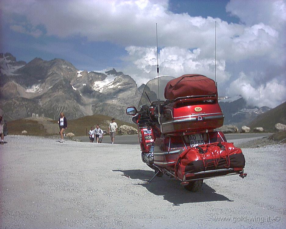 110.JPG - 19.8.2003 - Col de l'Iseran, m 2.770 - Salita - Francia