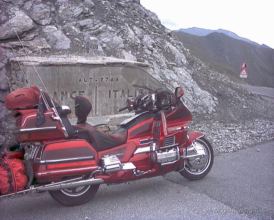 201.JPG - 20.8.2002 - Colle dell'Agnello - m 2.748 - Francia-Italia