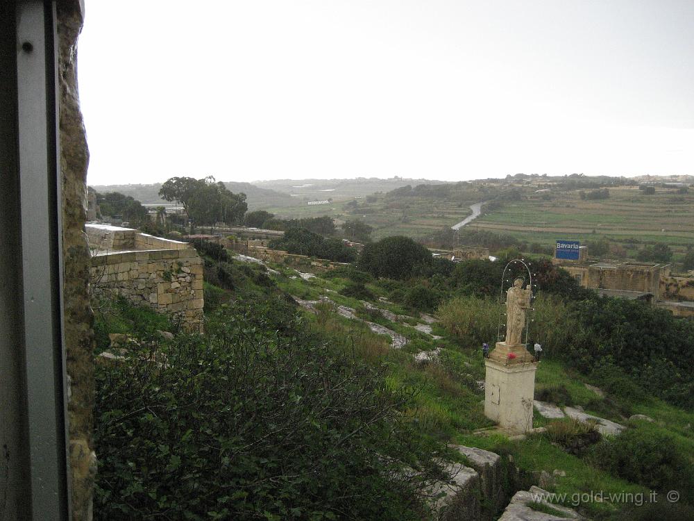 IMG_0220.JPG - Diretto a Mdina: vista dalle Victoria Lines, verso nord