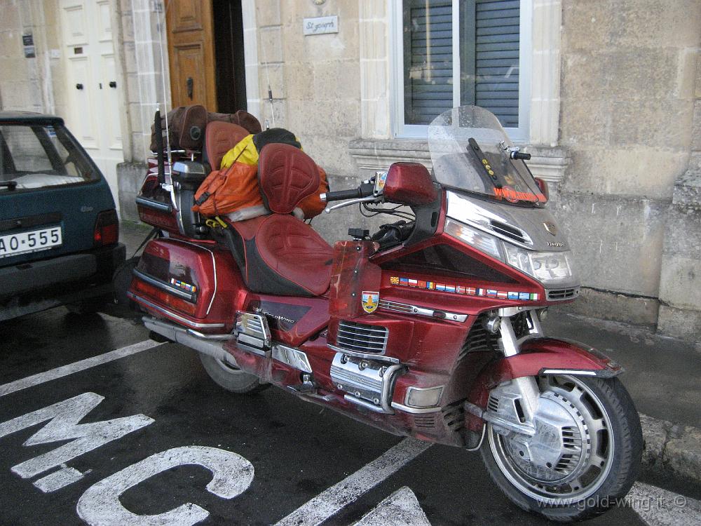 IMG_0301.JPG - Ritrovo la moto nel "parcheggio moto"