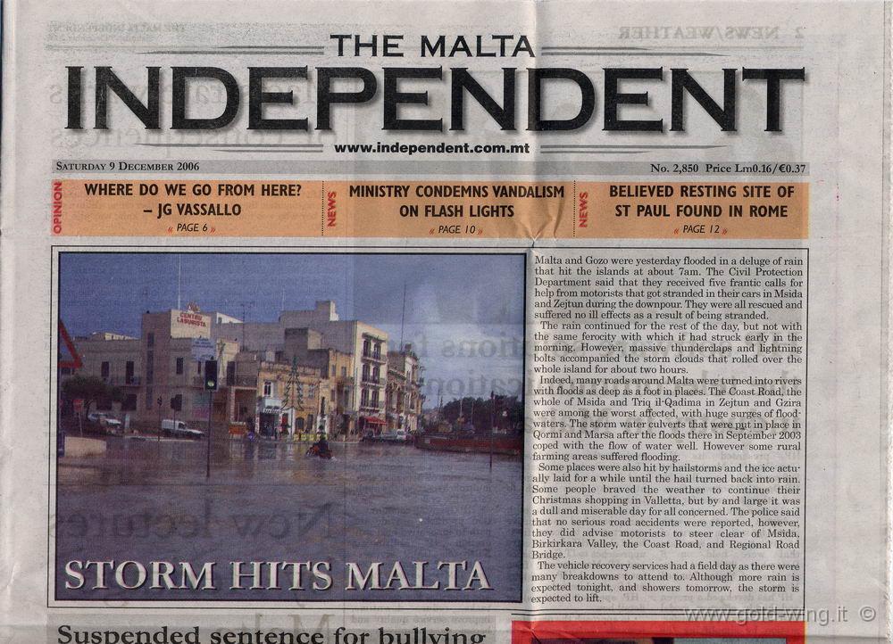 giornale-1000-700.jpg - "Tempesta colpisce Malta": Malta e Gozo sono state ieri inondate da un diluvio di pioggia che ha colpito le isole dalle 7 am. Il Dipartimento di Protezione Civile ...